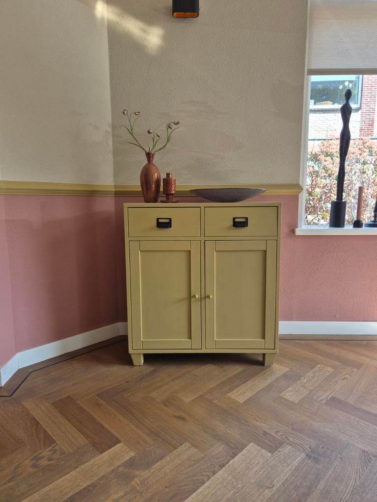 Mooi geel houten kastje, Ophalen