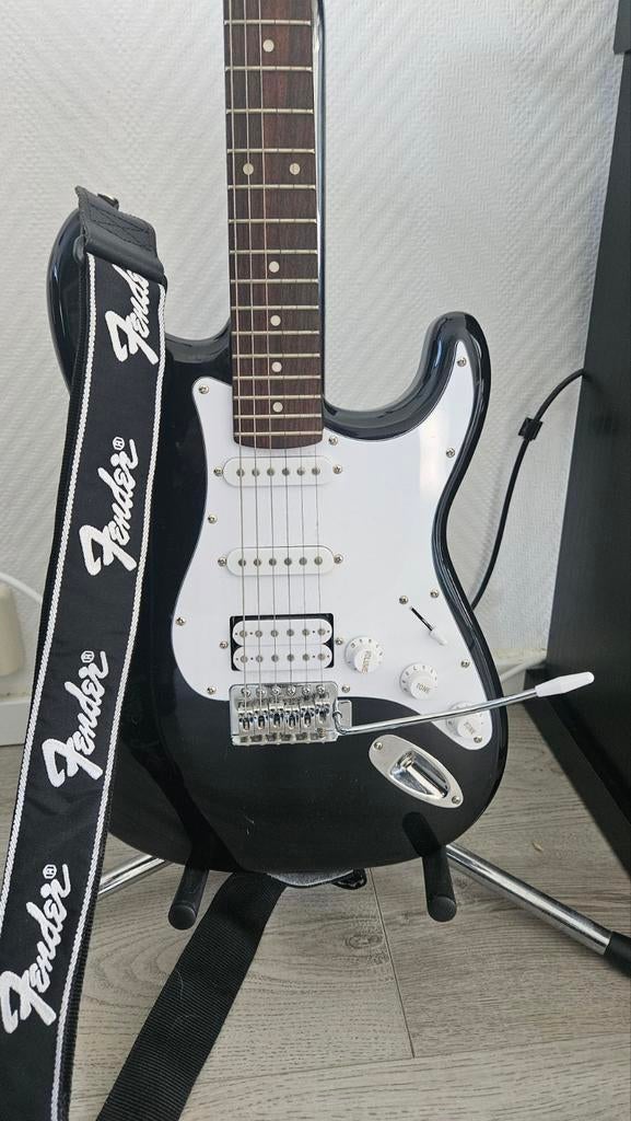 Elektrische gitaar Aria Pro 2 met versterker en distorcher, Muziek en Instrumenten, Snaarinstrumenten | Gitaren | Elektrisch, Ophalen of Verzenden