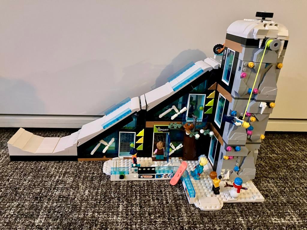 LEGO Ski Resort / Klimmuur - Zo goed als nieuw, Kinderen en Baby's, Speelgoed | Duplo en Lego, Overige thema's, Lego, Ophalen of Verzenden