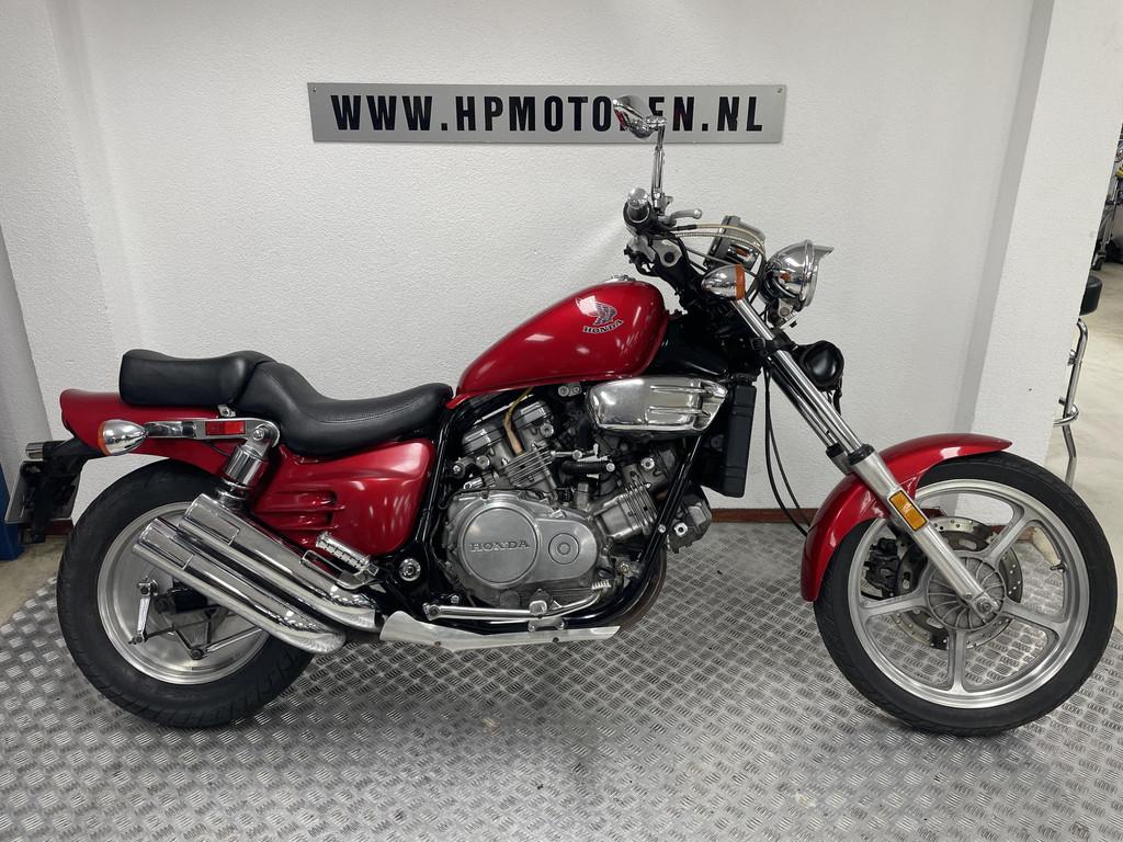 Honda VF700 VF 700 C SUPERMAGNA EASY RIDER BOVAGGARANTIE, Rivium Boulevard 222-11
2909 LK  Capelle aan den Ijssel, NL, Chopper