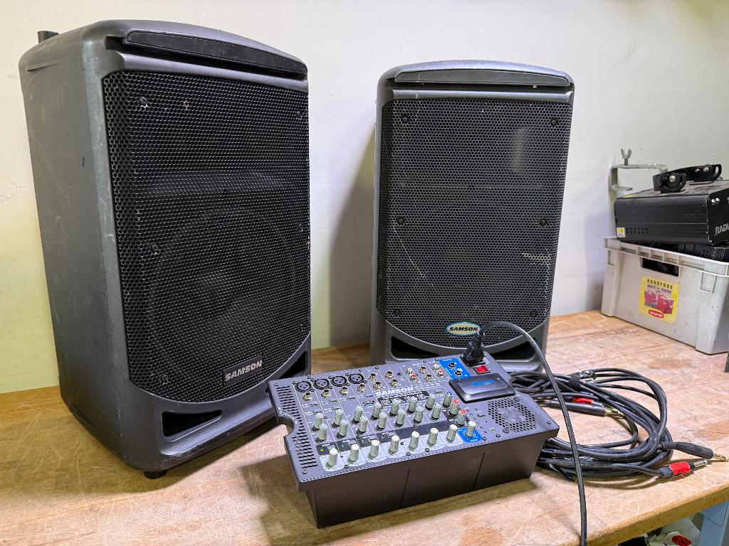 Samson Expedition XP1000 Powered mixer speaker set, Overige merken, Gebruikt, Ophalen of Verzenden, 120 watt of meer