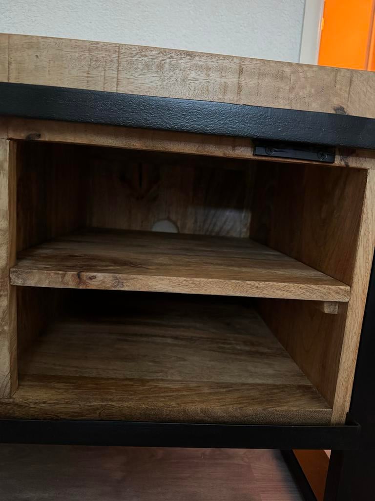 TV-meubel van massief mangohout - industrieel/modern, Huis en Inrichting, Kasten | Televisiemeubels, Ophalen, 100 tot 150 cm, Zo goed als nieuw