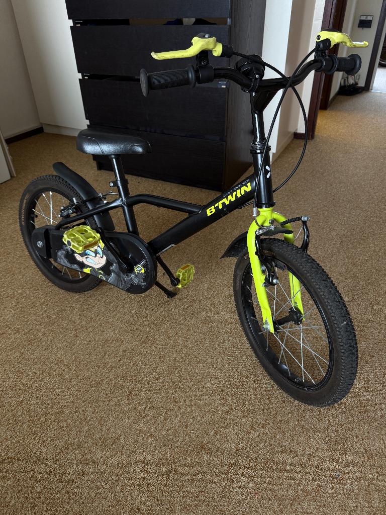 Kinderfiets B’TWIN (Decathlon) met zijwieltjes, Kinderen en Baby's, Speelgoed | Buiten | Voertuigen en Loopfietsen, Ophalen, Zo goed als nieuw
