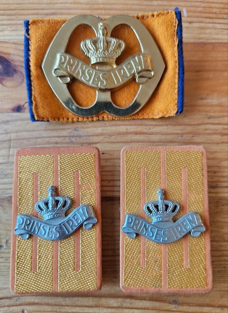 Baretembleem + kraagspiegels Prinses Irene Brigade, Ophalen of Verzenden, Landmacht, Nederland, Embleem of Badge