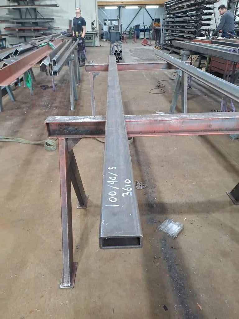 Koker 100x40x5 lengte 3610mm, Doe-het-zelf en Verbouw, Metalen, Ophalen, Zo goed als nieuw