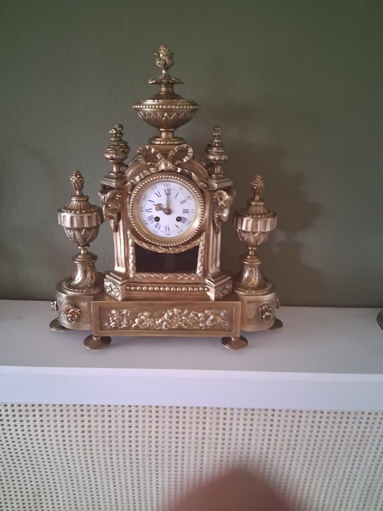 Antieke Bronzen Pendule met Vazen en Schaal (ca. 1800), Antiek en Kunst, Antiek | Klokken, Ophalen of Verzenden