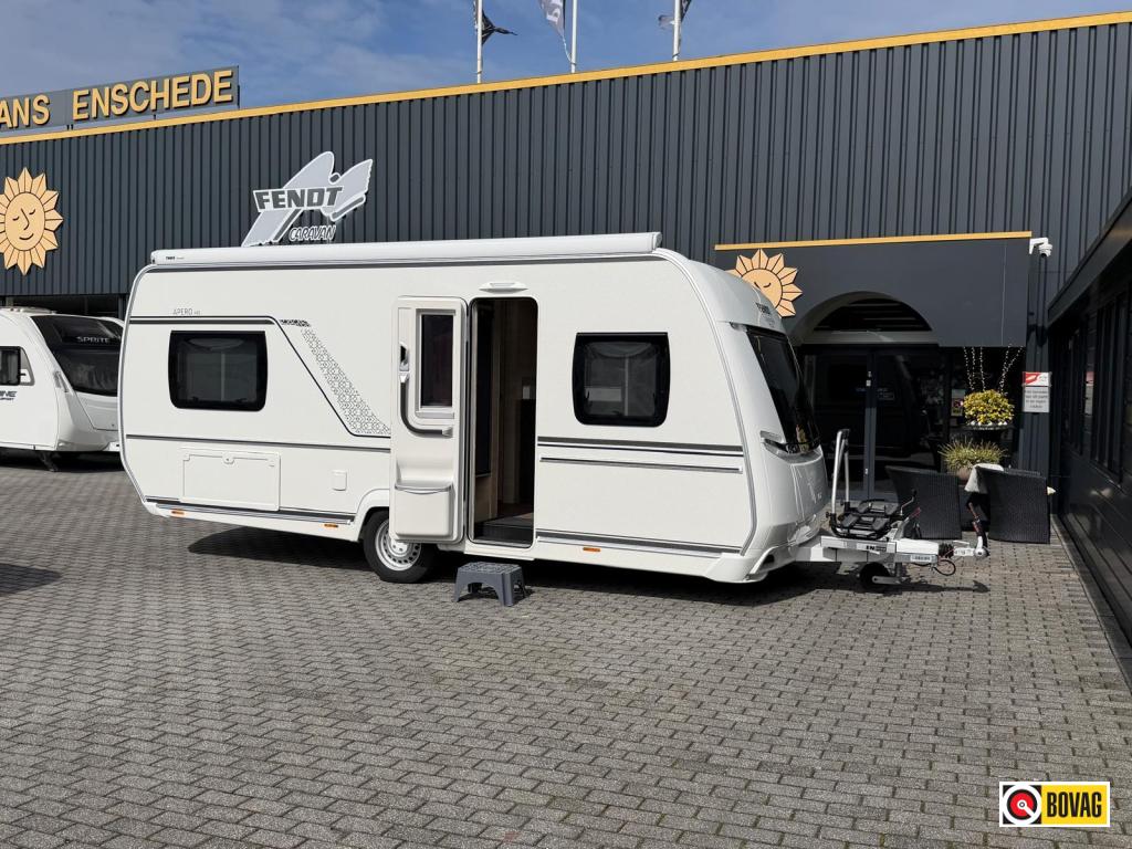 Fendt Apero 495 SG Met Thule luifel, Caravans en Kamperen, Caravans, Bedrijf, tot en met 4, 1000 - 1250 kg, Standaardzit, Fendt
