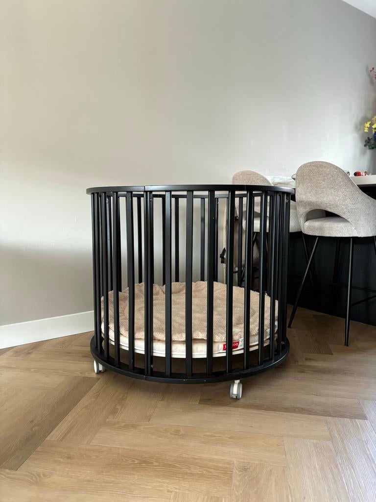 Ronde zwarte box Bopita, Kinderen en Baby's, Boxen, Ophalen, Gebruikt, Rond, Wieltjes