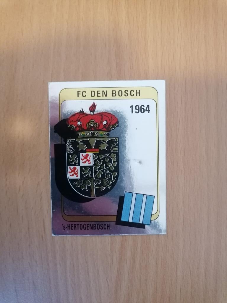 Panini Voetbal 84 #39 FC Den Bosch embleem., Ophalen of Verzenden, Zo goed als nieuw, Overige binnenlandse clubs, Poster, Plaatje of Sticker