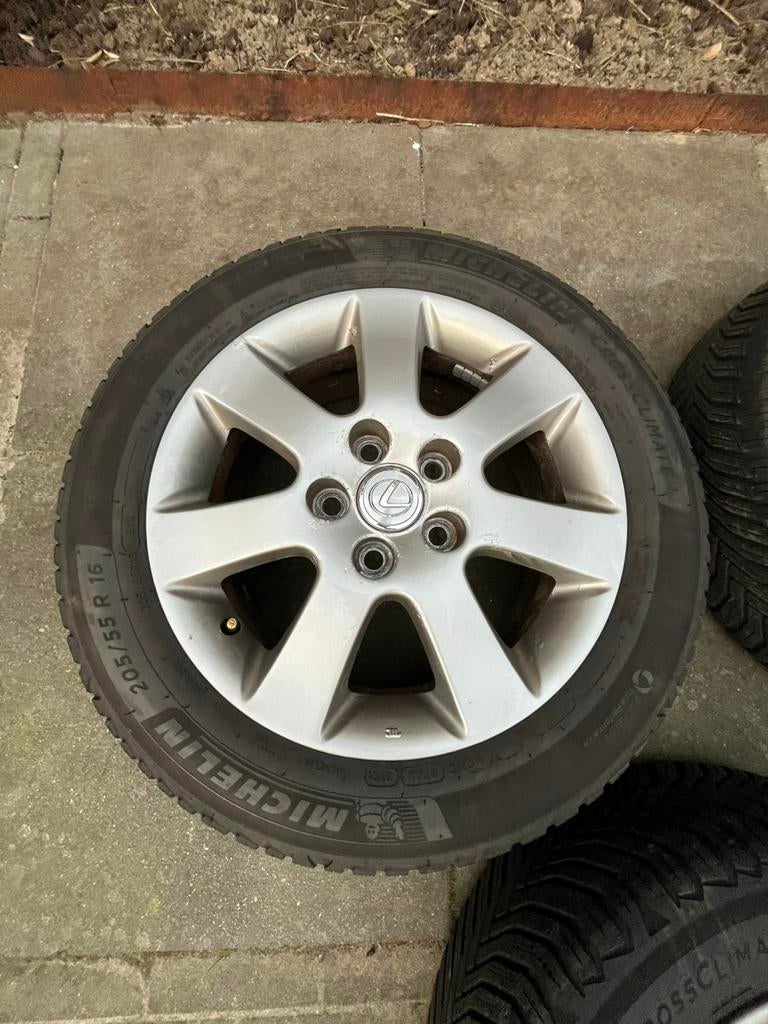 16” Lexus winterset (114.3), 16 inch, Banden en Velgen, 205 mm, Winterbanden