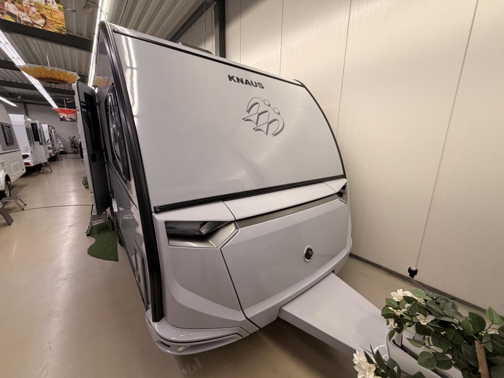Knaus Sudwind Black Selection 450 FU 1700KG+Vloerverwarming, Rondzit, Overige typen, Bedrijf, Schokbreker