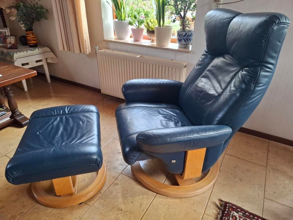 Mooie blauwe leren fauteuil, Huis en Inrichting, Fauteuils, Ophalen, Gebruikt, 50 tot 75 cm, Leer
