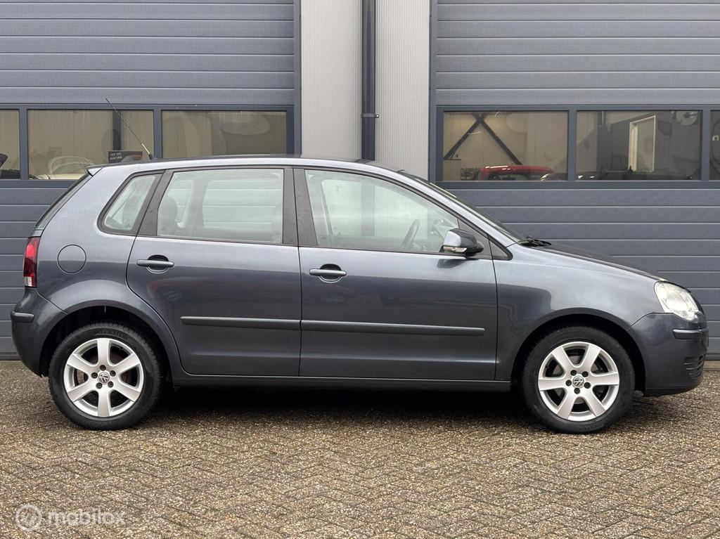 Volkswagen Polo 1.4-16V Turijn Uitvoering 1Ste Eigenaar, Auto's, Volkswagen, Voorwielaandrijving, Elektrische ramen, 40 €/maand