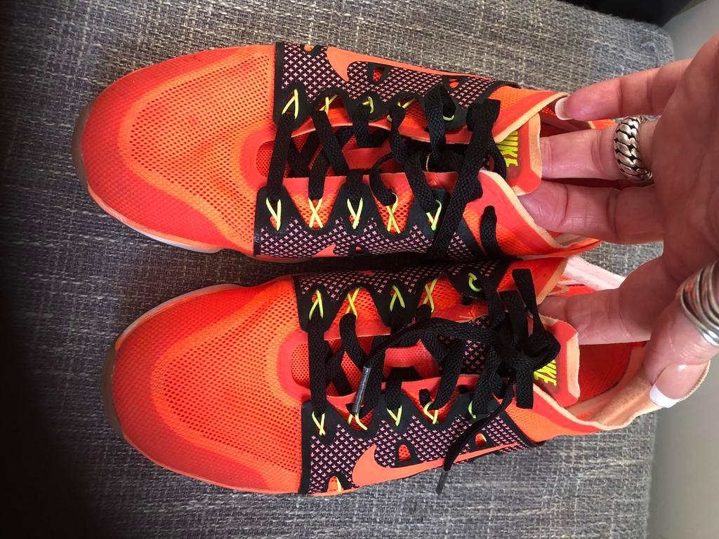 Oranje Nike Sneakers - Maat 37,5, Ophalen of Verzenden, Gebruikt, Jongen of Meisje, Sportschoenen