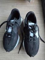 Sneakers New Balance 327 Unisex Zwart / Wit, Kleding | Dames, Schoenen, Ophalen of Verzenden, Zo goed als nieuw, Wit, Sneakers of Gympen