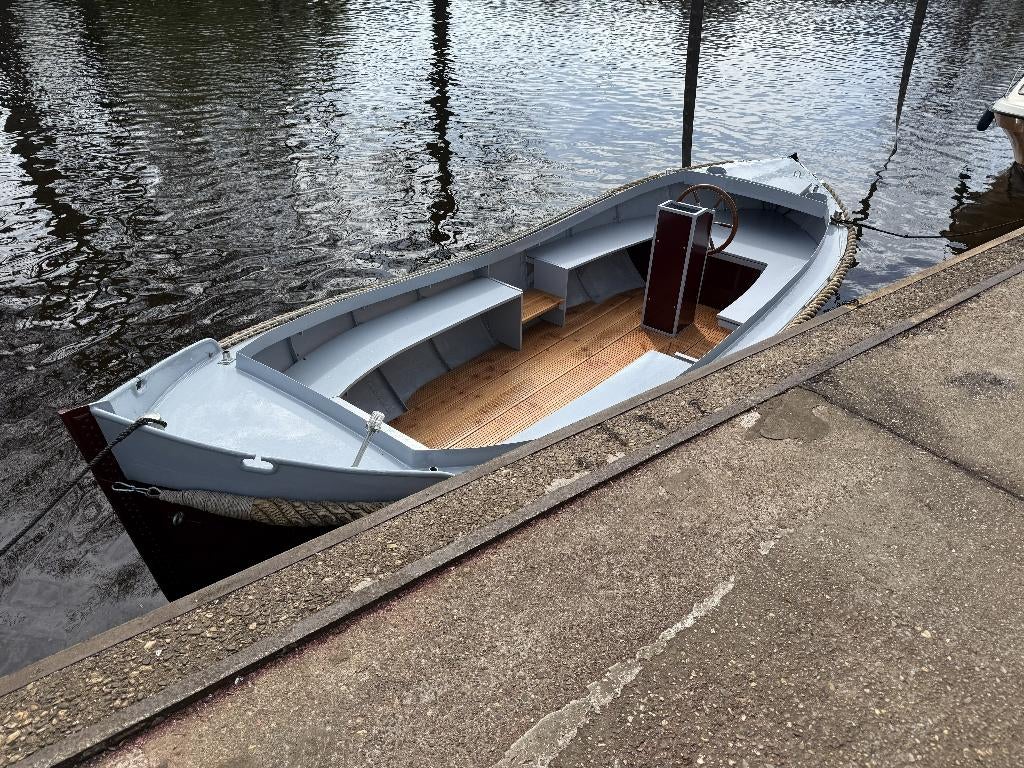 Klassieke gerenoveerde elektrische sloep, 10 tot 30 pk, Gebruikt, Staal, Binnenboordmotor