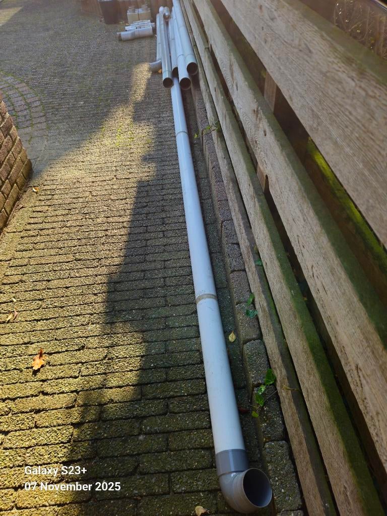 Regenpijpen / Hemelwaterafvoeren - PVC, Doe-het-zelf en Verbouw, Buizen en Afvoer, Gebruikt, Afvoer, Pvc, 4 tot 6 meter, 80 mm of meer