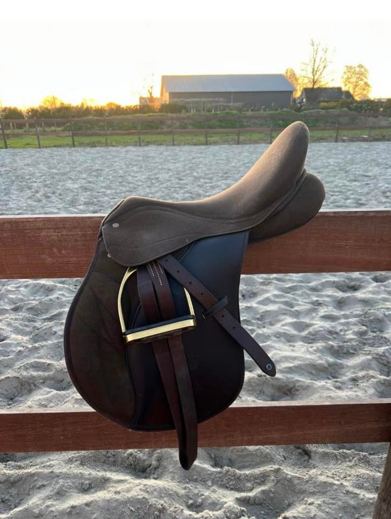 Harry’s horse veelzijdigheidszadel 16,5 inch bruin wintec, Dieren en Toebehoren, Paarden en Pony's | Hoofdstellen en Tuigage, Zo goed als nieuw