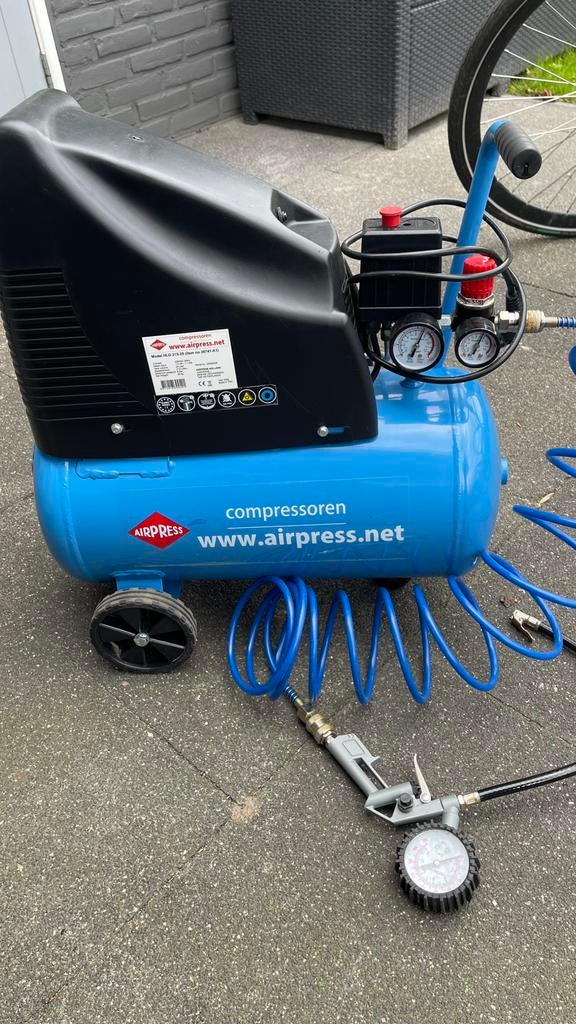 Airpress HLO 215-25, Doe-het-zelf en Verbouw, Compressors, Ophalen, 6 tot 10 bar, Nieuw, 200 tot 400 liter/min