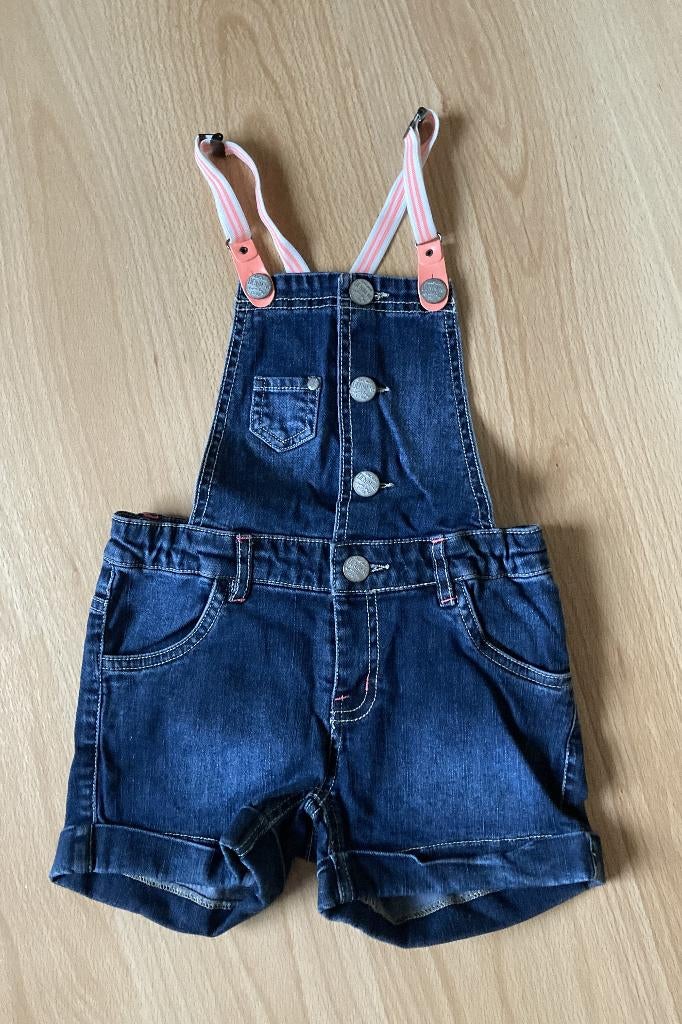 Jeans salopette short broek met roze bretels mt 122 - 128, Kinderen en Baby's, Broek, Meisje, Ophalen of Verzenden, Zo goed als nieuw