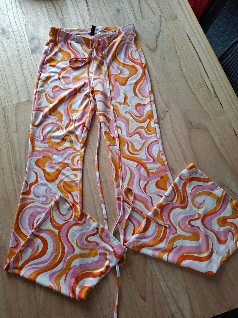 Hippe Broek XS Oranje/Roze/Wit Wijde Pijpen, Ophalen of Verzenden