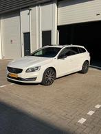 Volvo V60 D6 Twin Engine 288pk AWD Plug In Hybrid R-Design, Auto's, Automaat, Lichtsensor, 1800 kg, Wit