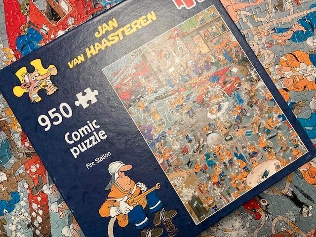 V. Haasteren Fire Station nr. 82103 uit 2022 950 stukjes, Hobby en Vrije tijd, Denksport en Puzzels, Ophalen of Verzenden, 500 t/m 1500 stukjes