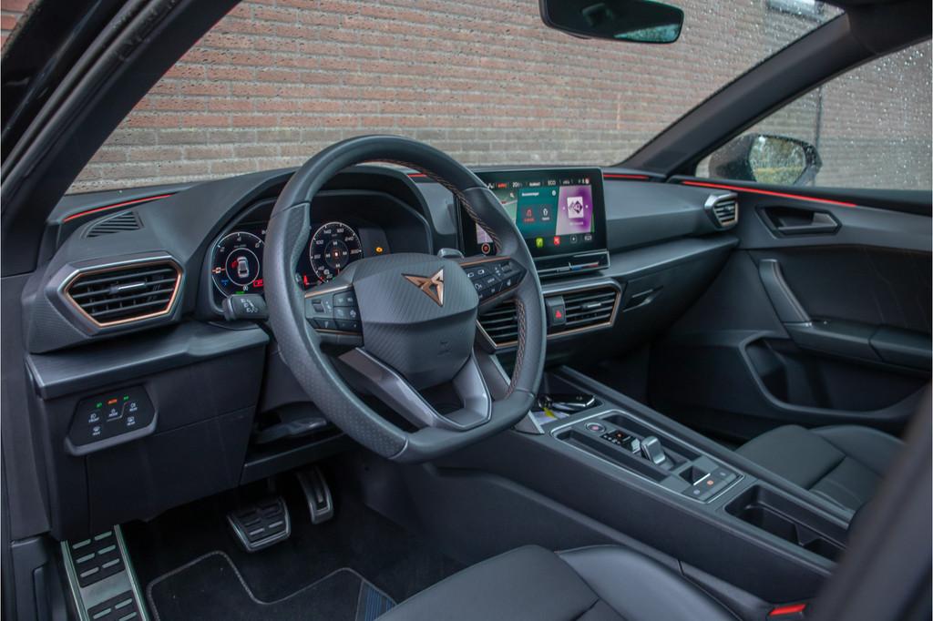 CUPRA Leon 1.4 e-Hybrid 245pk VZ, Stoel & Stuurverwarming, C, Auto's, Cupra, 77 km/l, Gebruikt, 4 cilinders, Leon