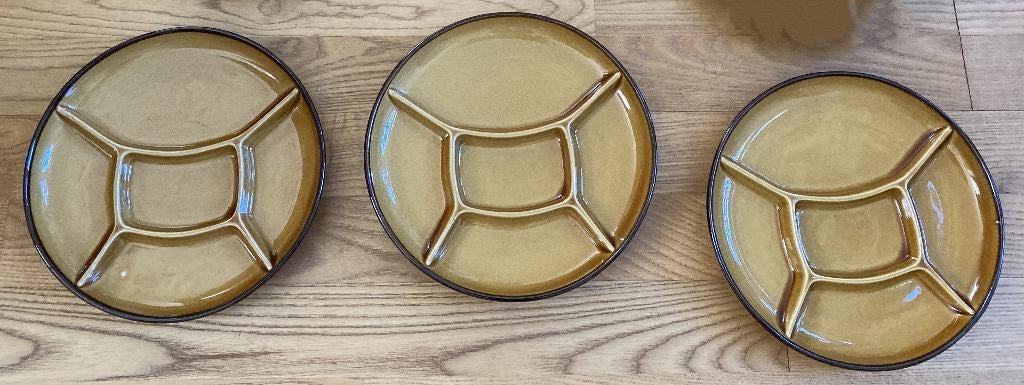 Fonduebord 3 stuks doorsnee 22 cm kleur oker vintage, Huis en Inrichting, Keuken | Servies, Nieuw, Ophalen of Verzenden, Bord(en)