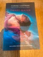 Corine hartman zwart water, Boeken, Ophalen of Verzenden, Gelezen