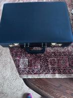 Koffer met diverse messen en steakbestek, Ophalen of Verzenden, Zo goed als nieuw, Bestekset