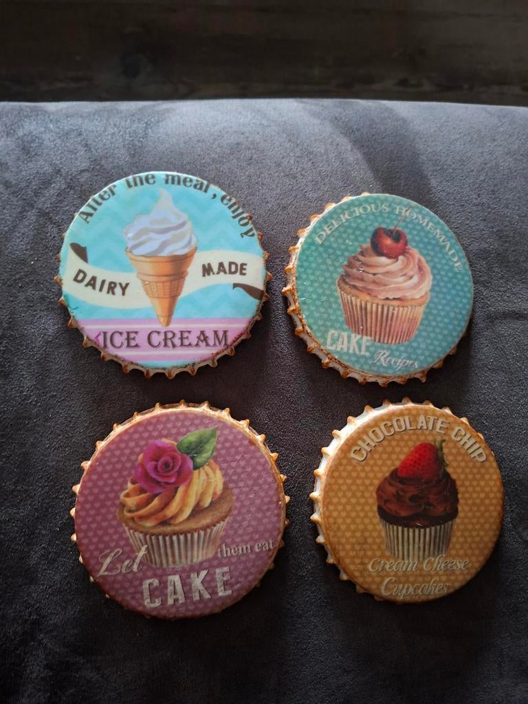 4x onderzetter in vorm v/e bierdop cupcake/ijs afbeelding, Ophalen of Verzenden, Gebruikt, Glas of Kopje