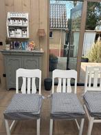 Witte houten stoelen met geruite kussens, Huis en Inrichting, Stoelen, Ophalen, Gebruikt, Wit, Vier