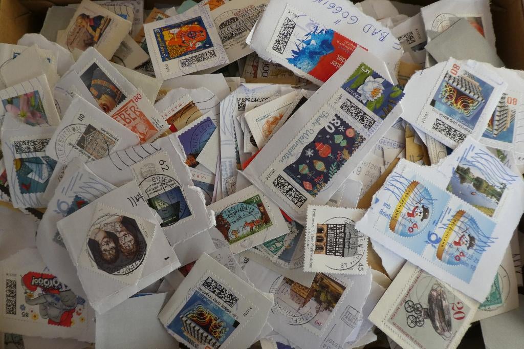 RA-11 : 2.5 kg Duitsland zegels nog af te weken ., Verzenden, Buitenland