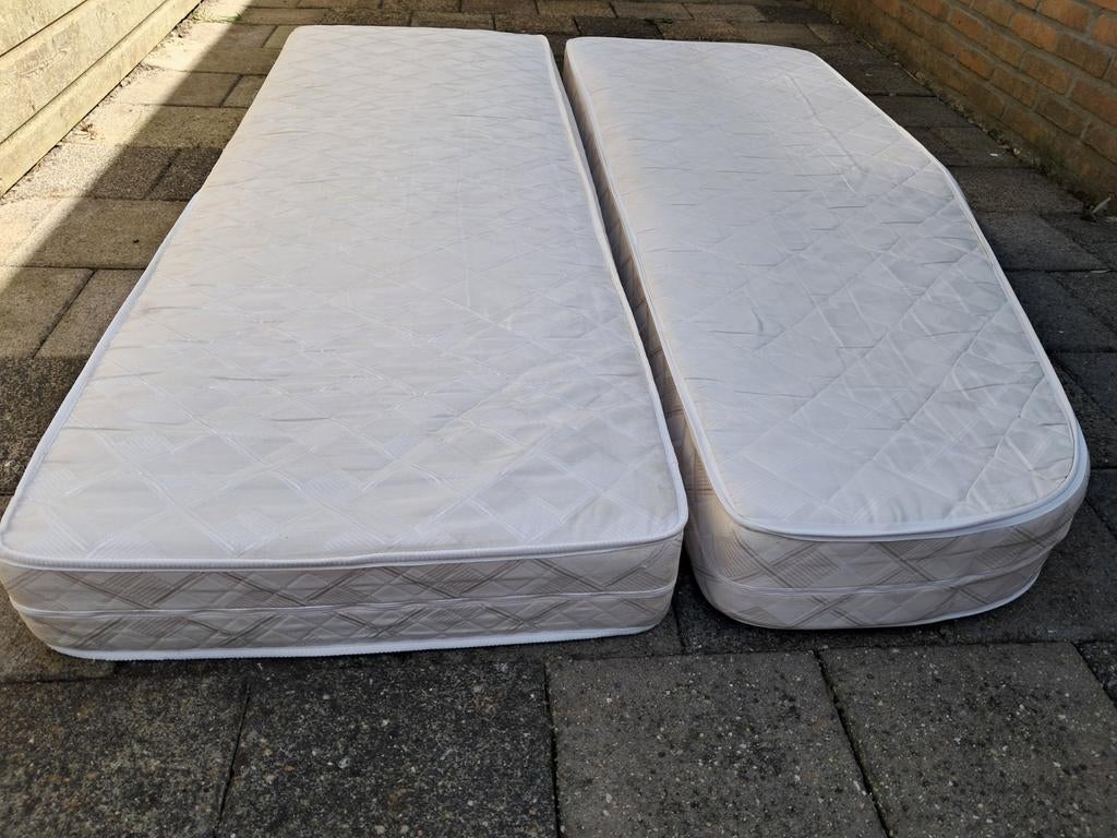 Twee eenpersoons matrassen, gebruikt, Ophalen, Gebruikt