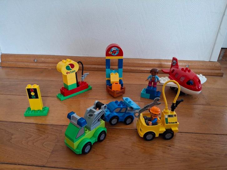 Duplo set vliegveld en auto's 10590 en 10552, Kinderen en Baby's, Speelgoed | Duplo en Lego, Gebruikt, Duplo, Complete set, Inclusief instructies