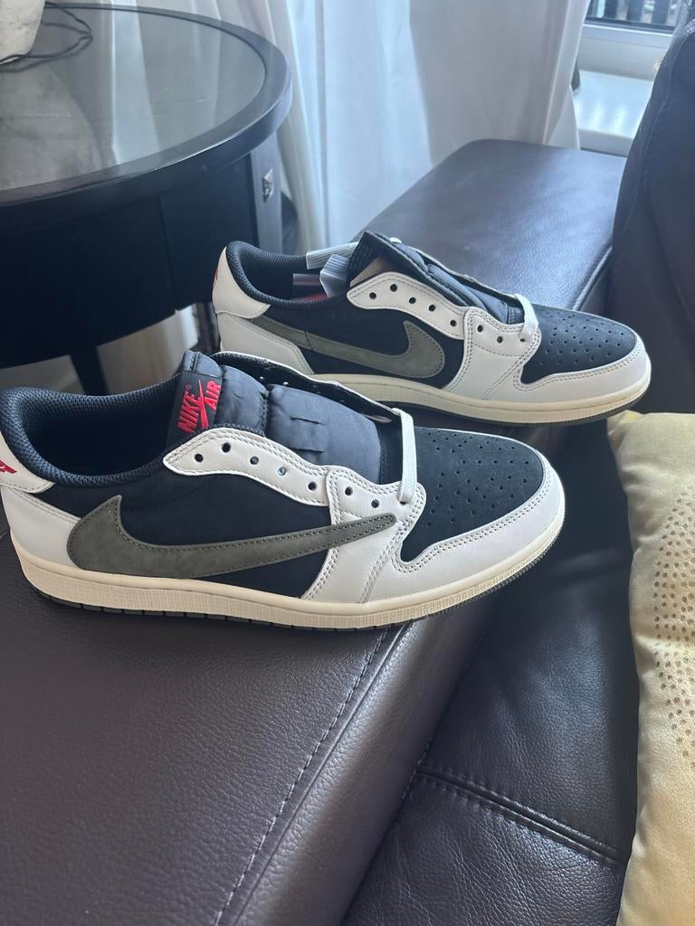 Travis Scott x Air Jordan 1 Low OG "Olive", Kleding | Heren, Schoenen, Zwart, Nieuw, Ophalen of Verzenden, Sneakers of Gympen