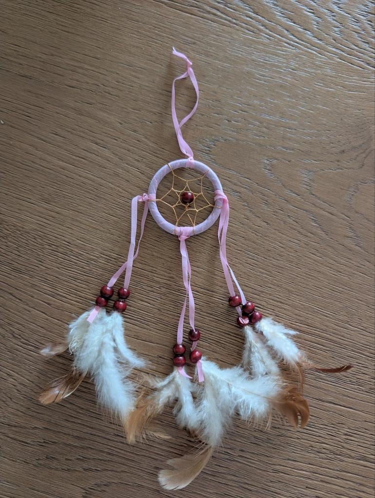 Gratis dromenvanger met roze details en veren, Huis en Inrichting, Woonaccessoires | Overige, Gebruikt, Meerkleurig, Boho, Ophalen of Verzenden