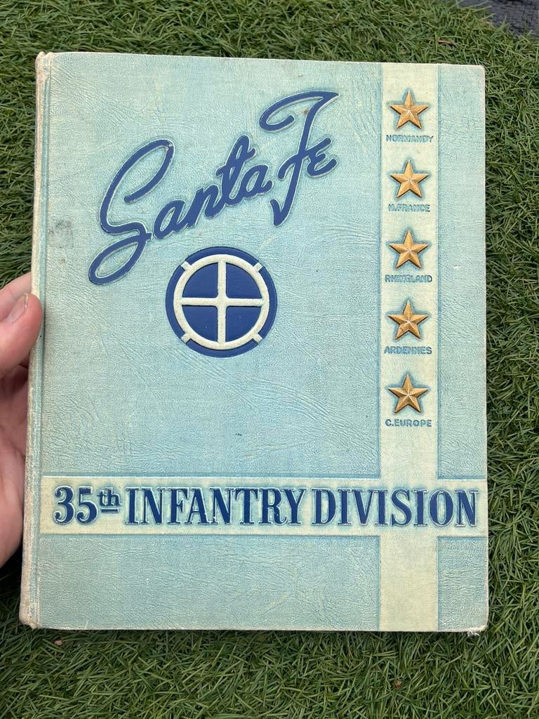 WO2 Amerikaans 35th ID Santa Fe Unit history Venlo Bastogne, Verzamelen, Ophalen of Verzenden, Nederland, Embleem of Badge