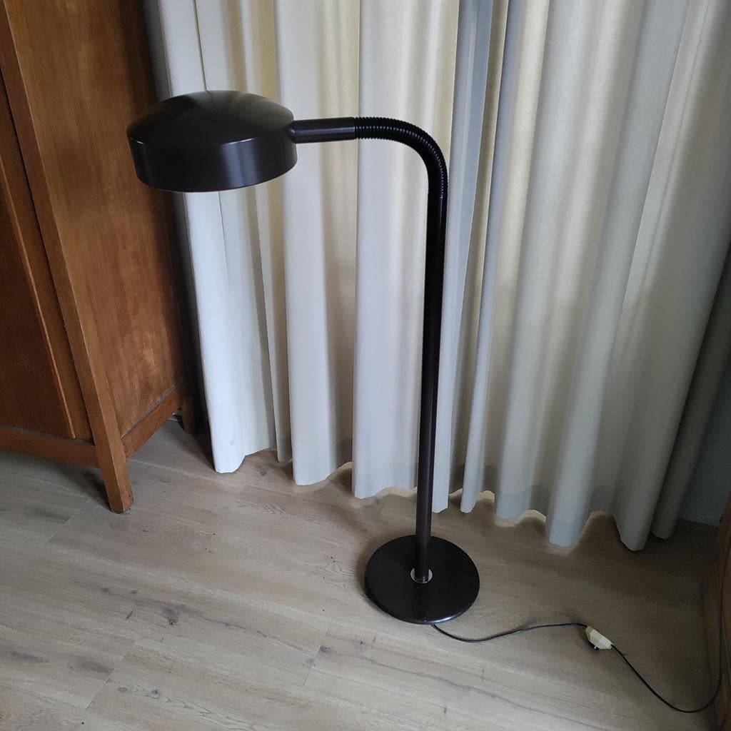 Retro Hala staande schemerleeslamp E27 - Jaren '70 bruin, Huis en Inrichting, Lampen | Vloerlampen, Ophalen, Gebruikt, 100 tot 150 cm