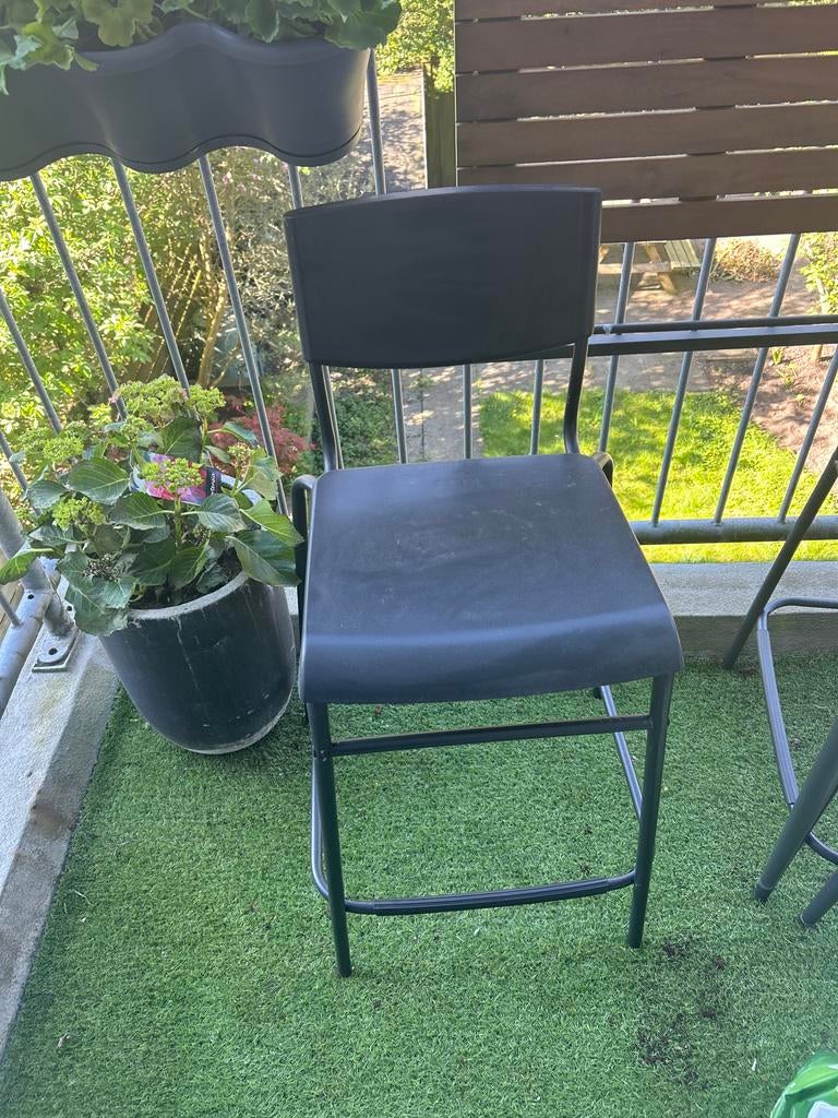 Set van 2 zwarte barkrukken met rugleuning, Kunststof, Gebruikt, Met voetsteun, 60 tot 90 cm