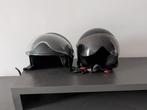 Twee zwarte scooterhelmen, Fietsen en Brommers, Brommerhelmen, Ophalen of Verzenden, Gebruikt, Medium, Onbekend