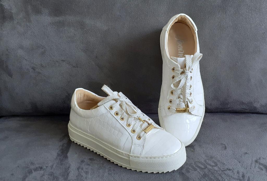Footnotes. Lakleren sneakers. Wit. Mt 38H, Kleding | Dames, Schoenen, Wit, Ophalen of Verzenden, Footnotes, Sneakers of Gympen