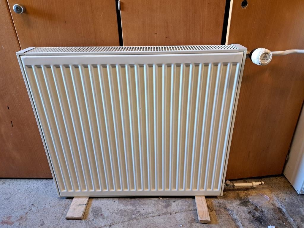 Radiator 80x70x10cm incl. Radiatorknop en bevestiging, Ophalen, 30 tot 80 cm, Gebruikt, Radiator