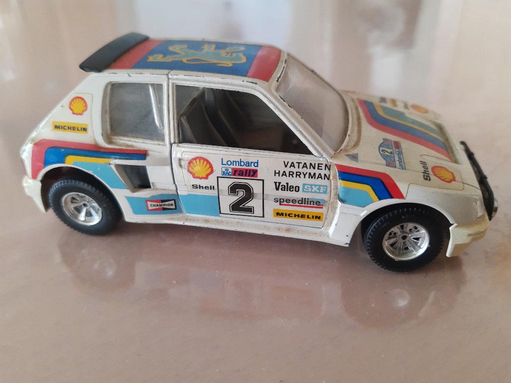 Bburago : Peugeot 205, Ophalen of Verzenden, Gebruikt, Auto, Overige merken