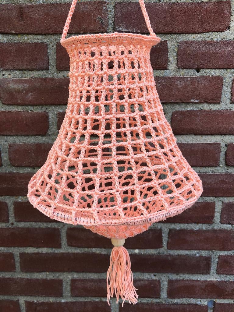Handmade gehaakte kroonluchter perzik kleur/ nieuw, Ophalen of Verzenden, Nieuw, Haken, Overige typen