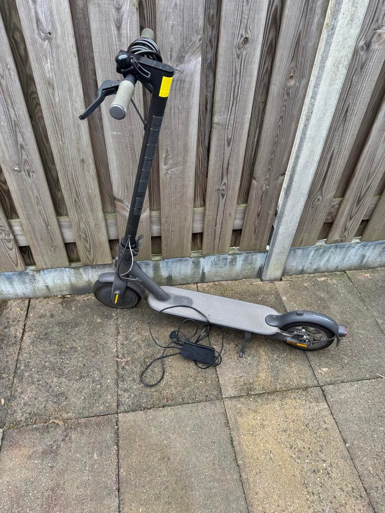 Xiaomi elektrische step met oplader, Fietsen en Brommers, Steps, Ophalen, Gebruikt, Elektrische step (E-scooter)