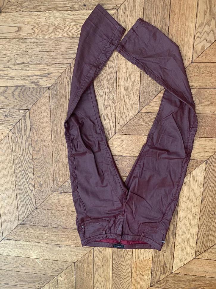 MOOIA nieuwe coated wax bordeaux rode chino maat 34 , Kleding | Dames, Broeken en Pantalons, Nieuw, Maat 34 (XS) of kleiner, Rood