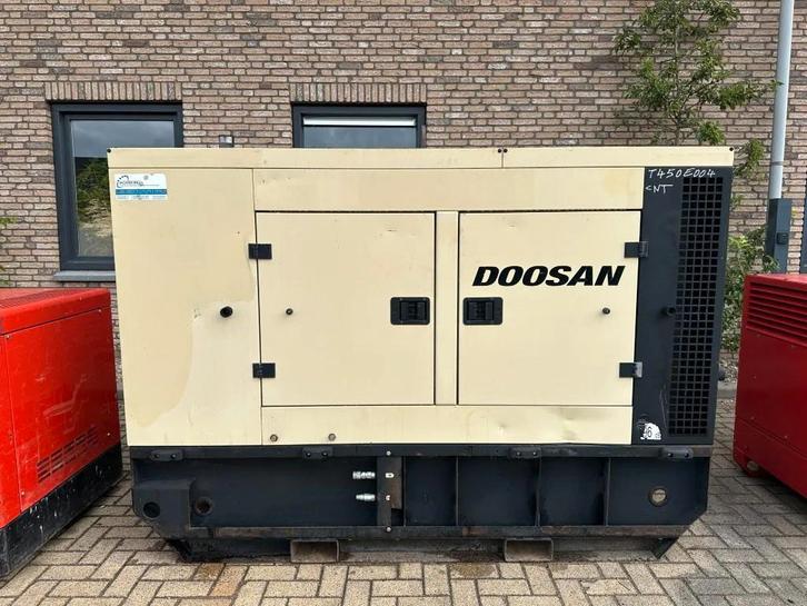 Doosan G40 Mitsubishi Leroy Somer 40 kVA Silent Rental gener, Zakelijke goederen, Machines en Bouw | Aggregaten, Ophalen of Verzenden