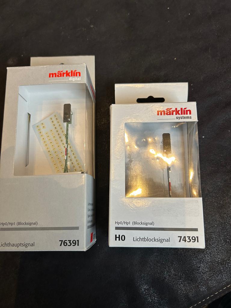 2 stuks  MARKLIN seinen 76391/74391 NIEUW!!!!!!!, Hobby en Vrije tijd, Modeltreinen | H0, Wisselstroom, Overige typen, Nieuw, Ophalen of Verzenden